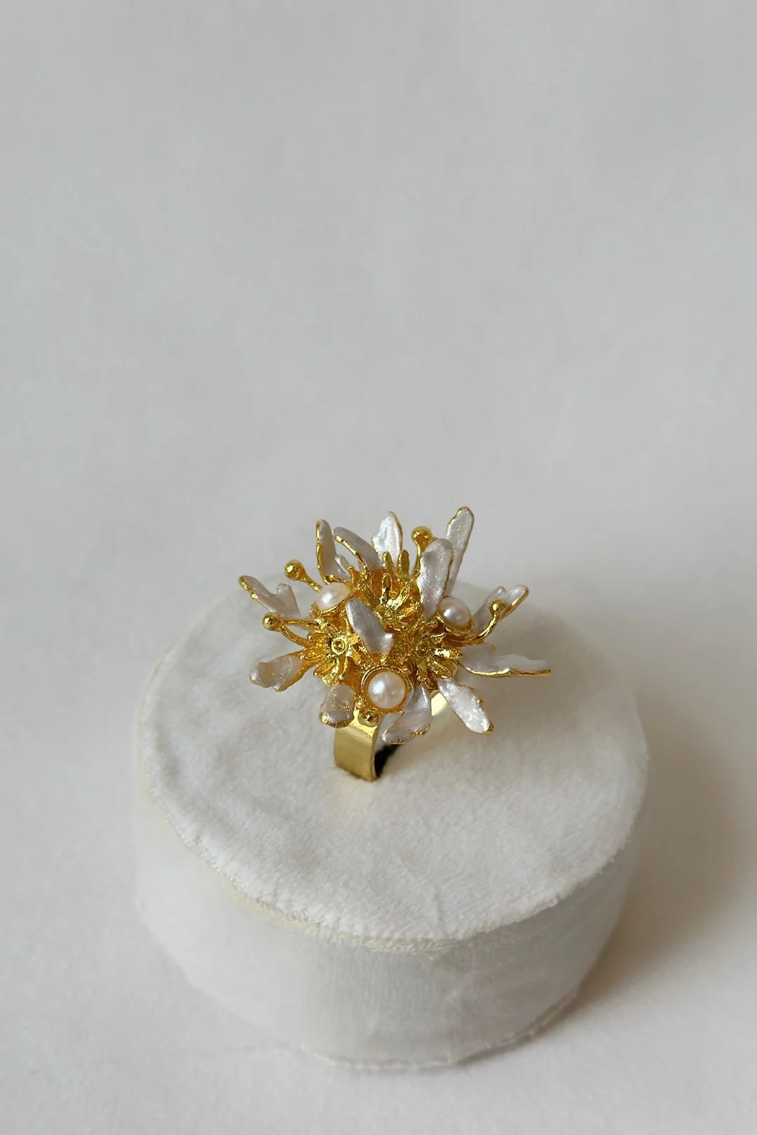 Flowerburst Ring - Snowy White - Freesize (US 5 - 7.5 / India 9 - 15.5 / Inner dia 15.6 - 17.7mm)