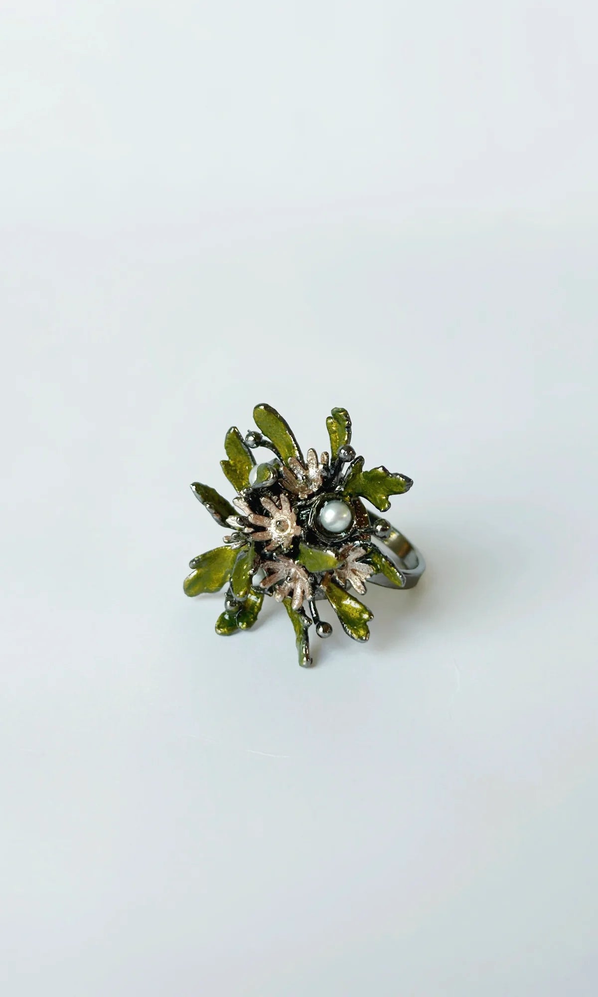 Flowerburst Ring - Black - Freesize (US 5 - 7.5 / India 9 - 15.5 / Inner dia 15.6 - 17.7mm)
