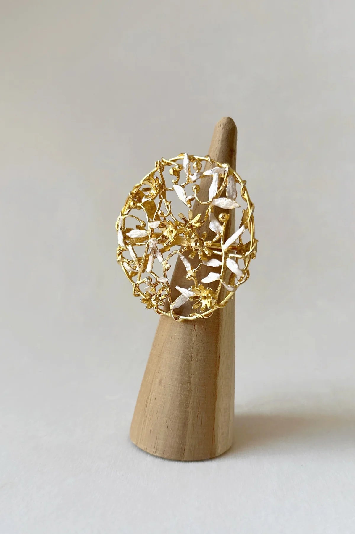 Trellis ring - snowy white - Freesize (US 5 - 7.5 / India 9 - 15.5 / Inner dia 15.6 - 17.7mm)