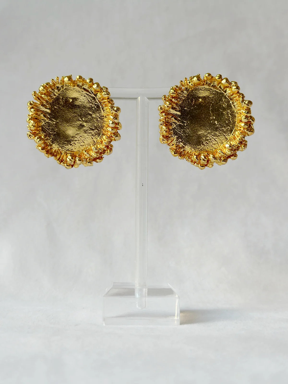 Bubbly crater studs Gold